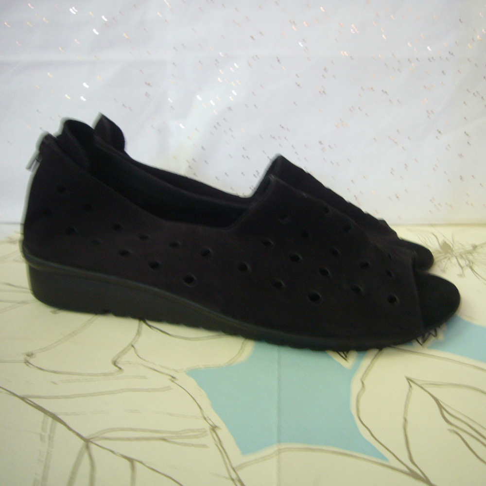 Vaneli Black Nubuck Laser cut polka dot Wedge Sandal - 10M Peep Toe Zip Back - Picture 8 of 8